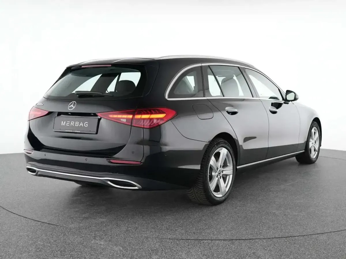 Gebraucht Mercedes C300e Avantgarde 204 PS (150 kW) 2023 Unilack schwarz Kombi