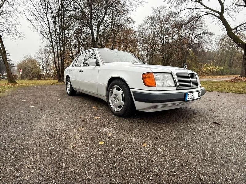 Weiß Gebraucht 1992 Mercedes 260 Limousine | 6.000 € - Bild 1/4