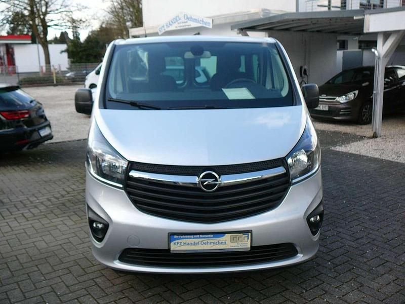 Gebraucht Opel Vivaro 125 PS (91 kW) 2016 Aluminium silber/grey(m2) Van / Kleinbus