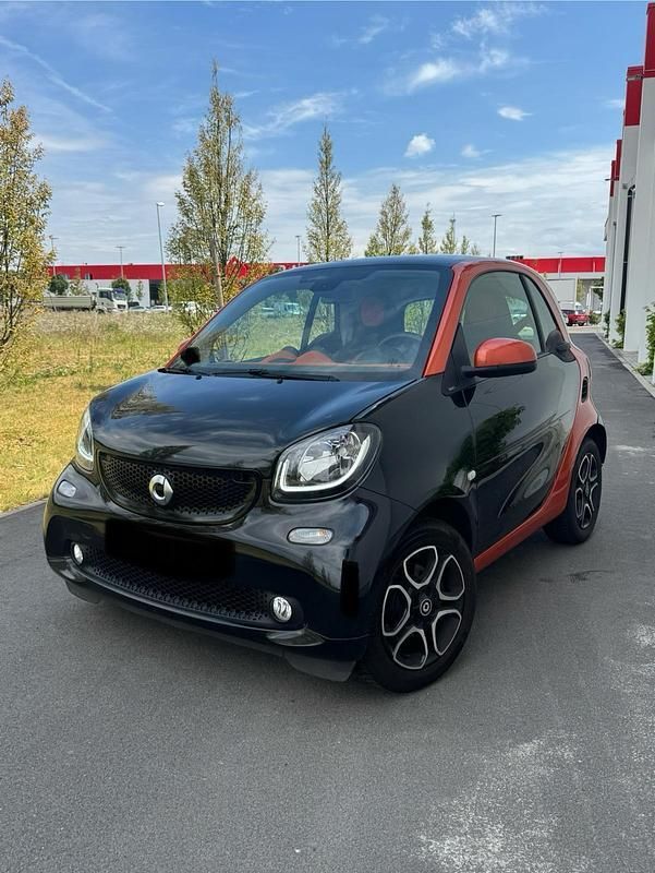 Schwarz Gebraucht 2016 Smart ForTwo Coupé Passion Kleinwagen | 6.999 € (Fairer Preis) - Bild 1/4