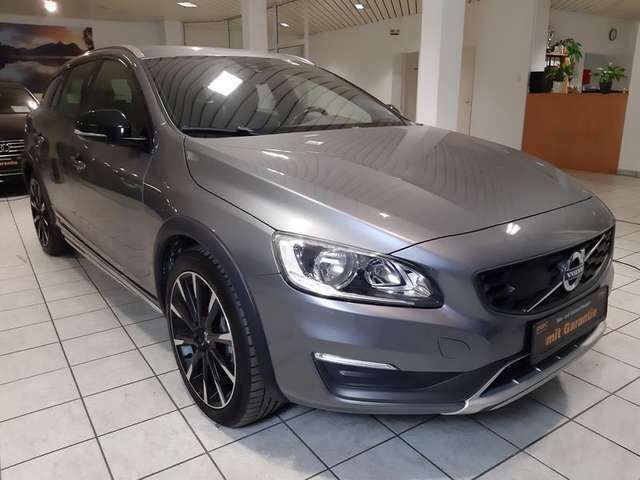 Gebraucht Volvo V60 CC Momentum 150 PS (110 kW) 2015 Grau Kombi