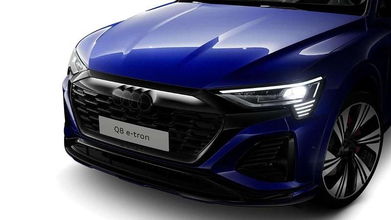 Gebraucht Audi Q8 e-tron S-Line 300 kW (408 PS) 2024 Ultrablau metallic SUV