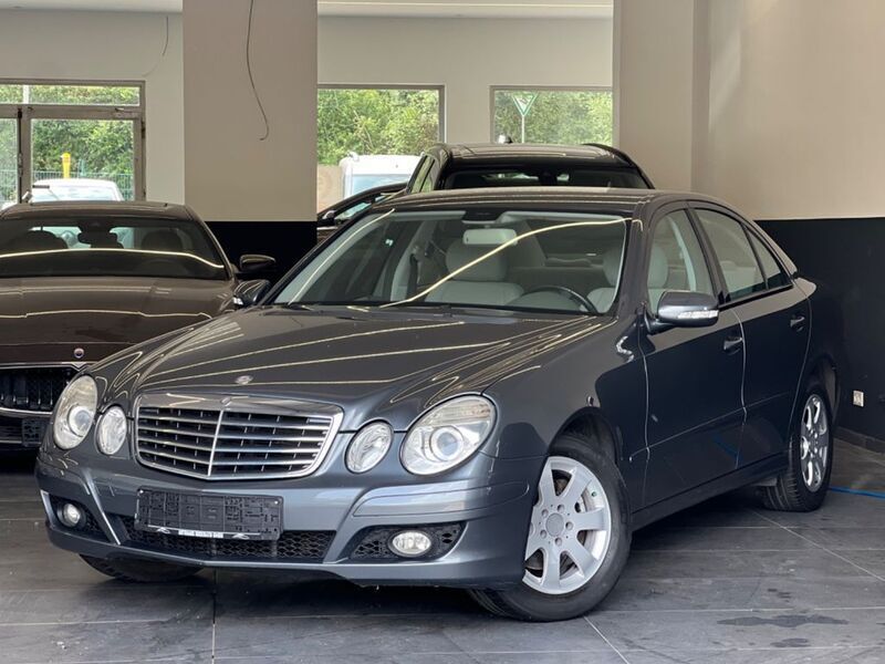 Grau Gebraucht 2007 Mercedes E220 Limousine | 8.490 € (Teuer) - Bild 1/4