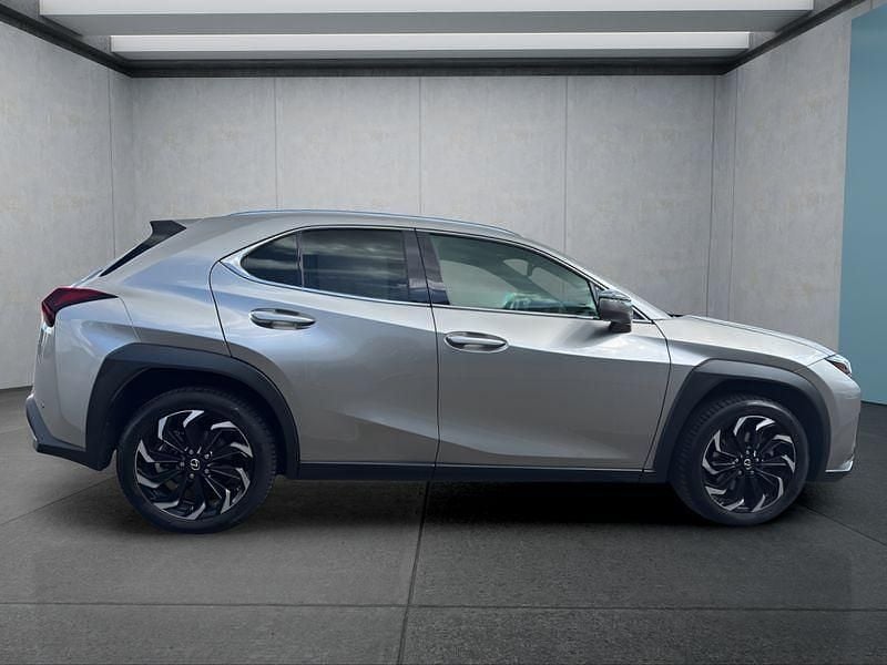Second-hand Lexus UX 250h 184 CP (135 kW) 2022 Argintiu SUV