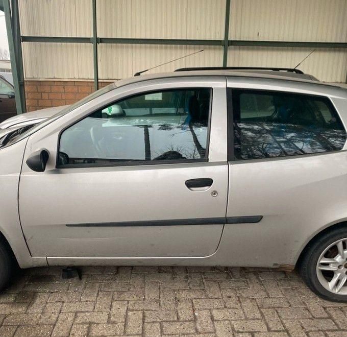 Gebraucht Fiat Punto 60 PS (44 kW) 2004 Grau Kleinwagen