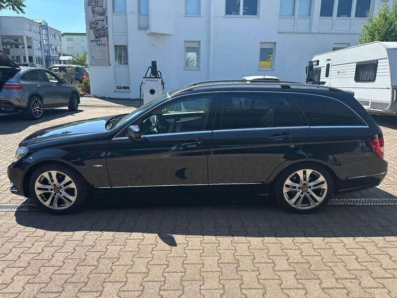 Gebraucht Mercedes C180 156 PS (114 kW) 2011 Schwarz Limousine