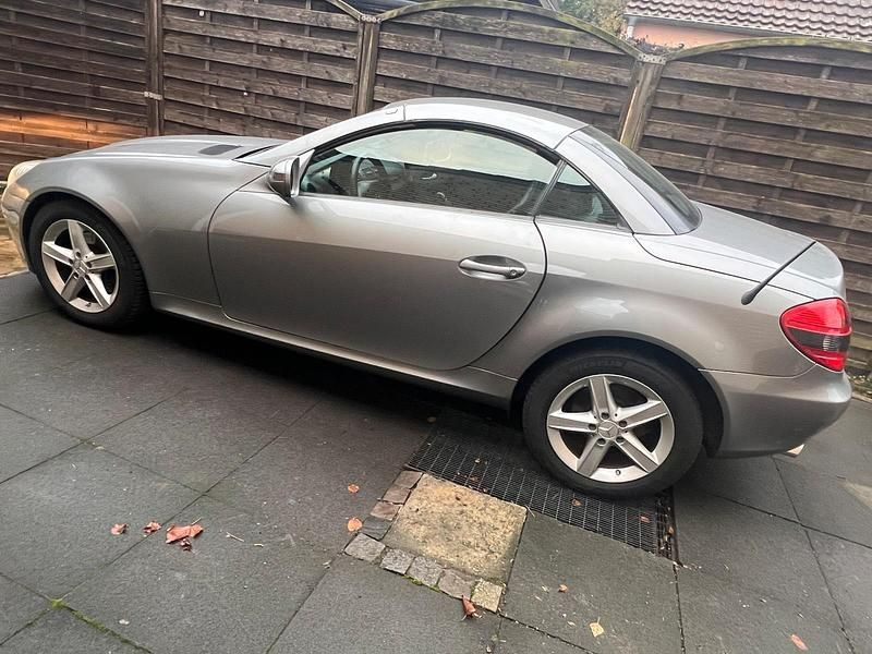 Grau Gebraucht 2008 Mercedes SLK200 Cabrio | 8.500 € (Guter Preis) - Bild 1/4