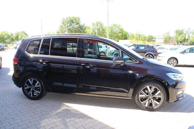 Gebraucht VW Touran Comfortline 150 PS (110 kW) 2024 Schwarz Van / Kleinbus