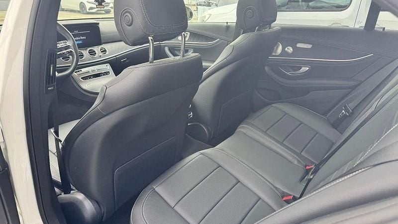 Gebraucht Mercedes E300 AMG line 313 PS (230 kW) 2024 Weiß Limousine