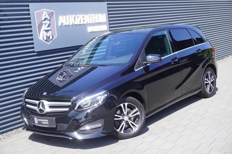 Kosmosschwarz metalliclack Gebraucht 2017 Mercedes B200 Van / Kleinbus | 17.990 € (Fairer Preis) - Bild 1/4