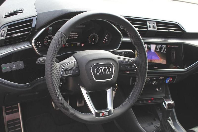 Gebraucht Audi Q3 S-Line 190 PS (139 kW) 2024 Chronosgrau (metallic) SUV