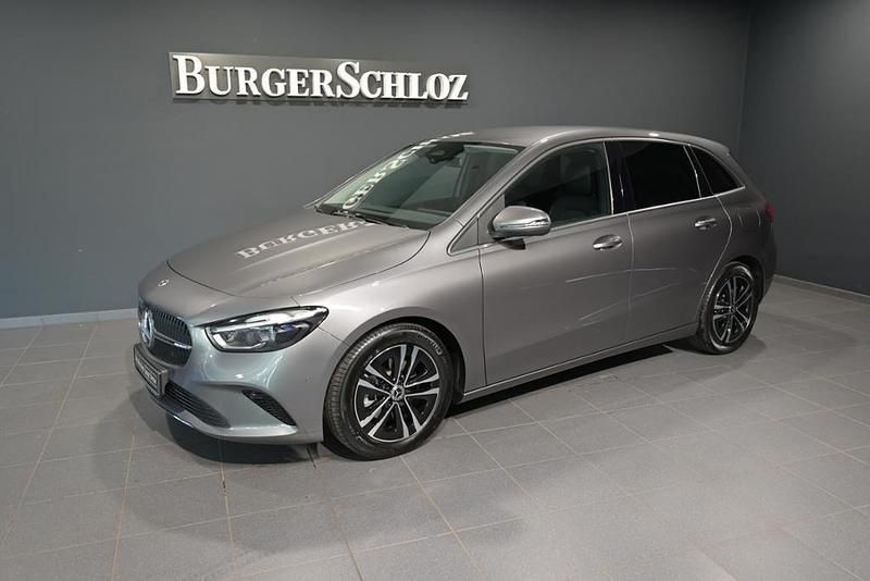 Metalliclack mountaingrau Gebraucht 2025 Mercedes B180 Van / Kleinbus | 28.980 € (Superpreis) - Bild 1/3