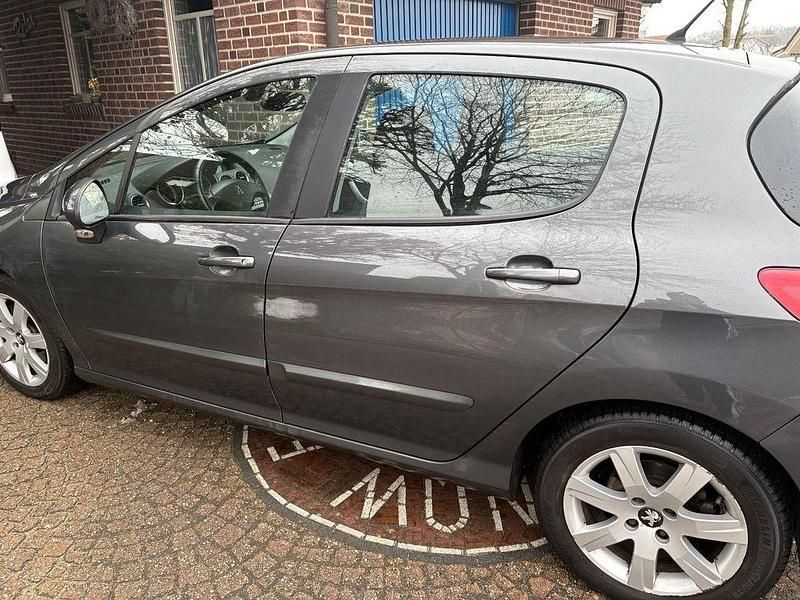 Gebraucht Peugeot 308 SW Active 111 PS (81 kW) 2012 Grau Kombi