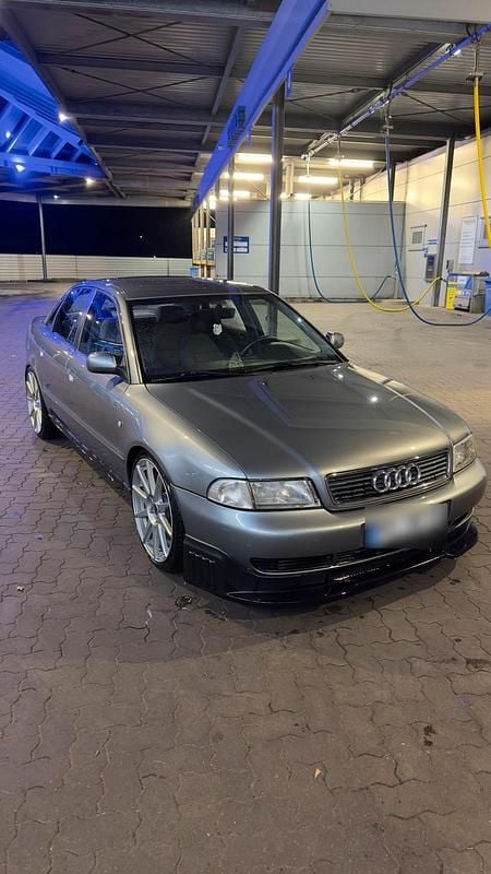 Używany Audi A4 101 KM (74 kW) 1998 Szary Sedan/Limuzyna