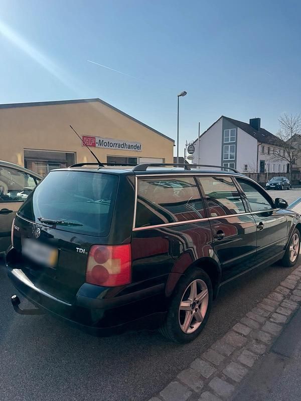 Gebraucht VW Passat 101 PS (74 kW) 2004 Schwarz Kombi