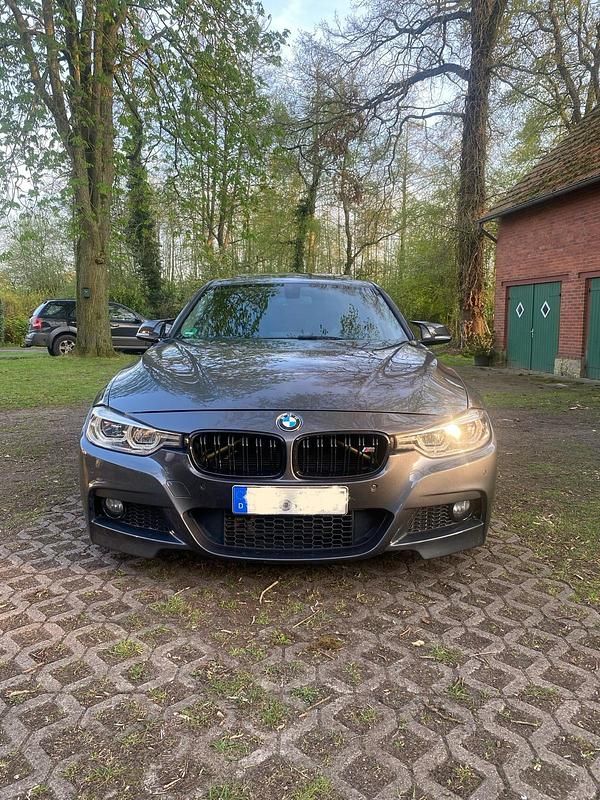 Grau Gebraucht 2013 BMW 328 M Sport Limousine | 13.499 € (Fairer Preis) - Bild 1/4