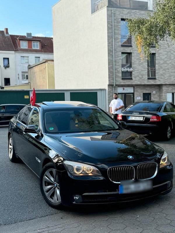 Gebraucht 2011 BMW 740 Limousine | 12.900 € (Fairer Preis) - Bild 1/4