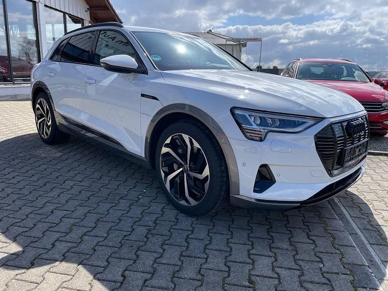 Gebraucht Audi e-tron Advanced 230 kW (313 PS) 2022 Gletscherweiß metallic SUV