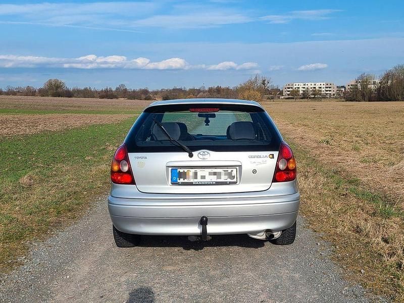 Gebraucht Toyota Corolla Sol 97 PS (71 kW) 2002 Silber Limousine