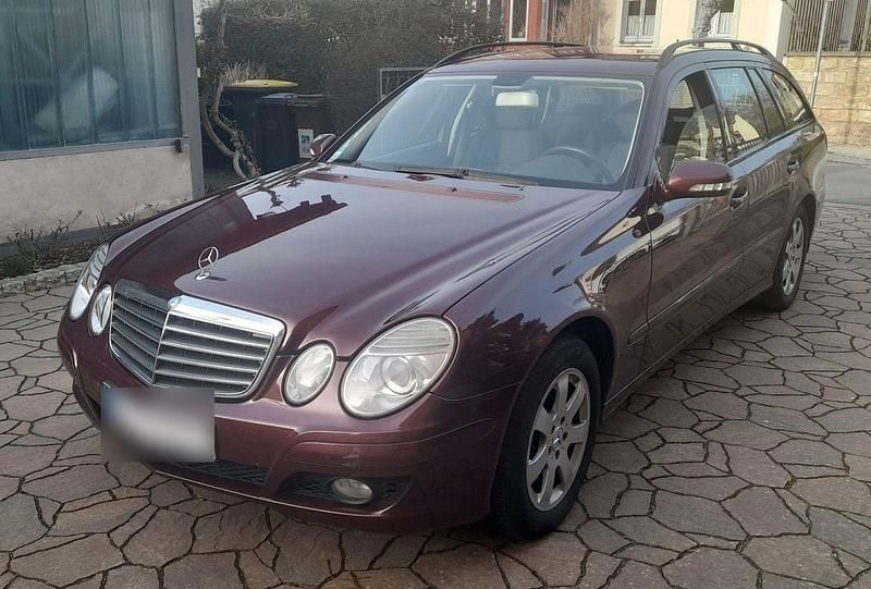 Gebraucht Mercedes E280 Classic 190 PS (139 kW) 2008 Rot Kombi