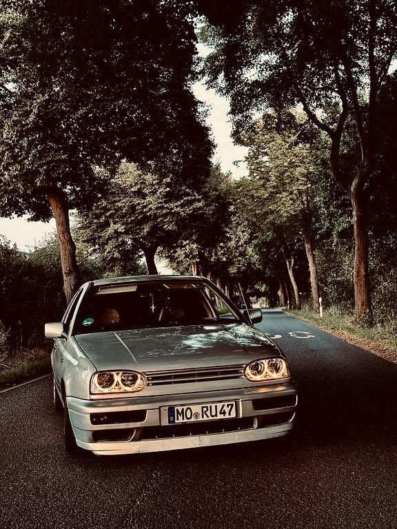 Grau Gebraucht 1997 VW Golf III Limousine | 2.300 € (Fairer Preis) - Bild 1/3