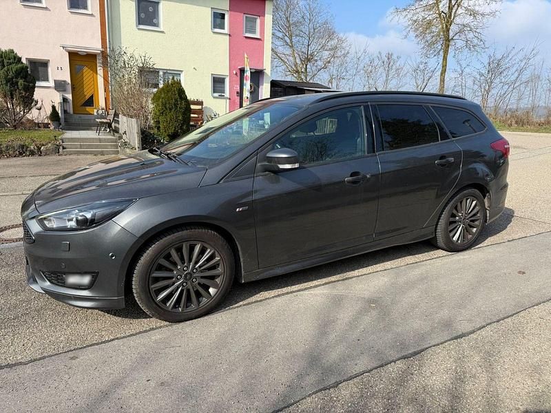 Gebraucht Ford Focus ST-Line 182 PS (133 kW) 2016 Grau Kombi