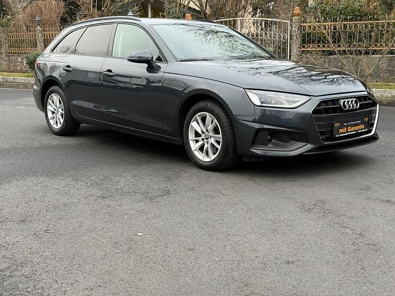 Gebraucht Audi A4 Basis 163 PS (119 kW) 2021 Grau Kombi
