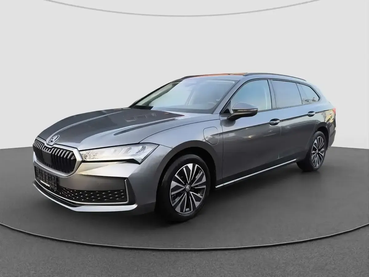 Gebraucht Skoda Superb Selection 204 PS (150 kW) 2025 Grau Kombi