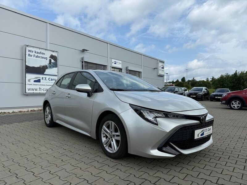 Silber Gebraucht 2020 Toyota Corolla Comfort Limousine | 12.980 € (Guter Preis) - Bild 1/4