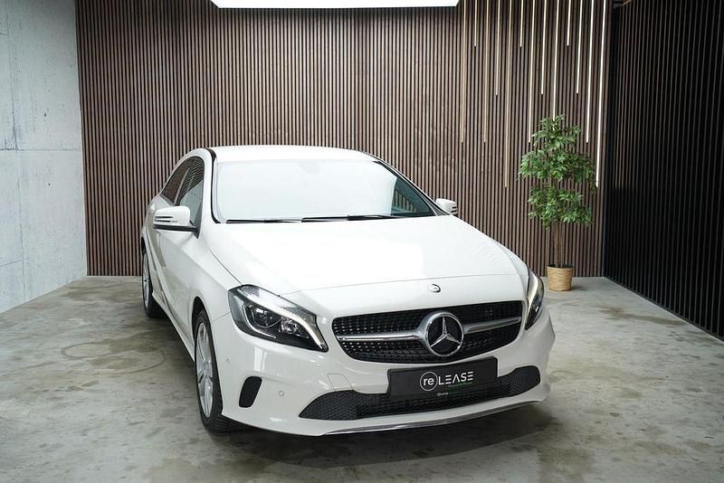 Weiß Gebraucht 2017 Mercedes A180 Limousine | 13.390 € (Guter Preis) - Bild 1/4