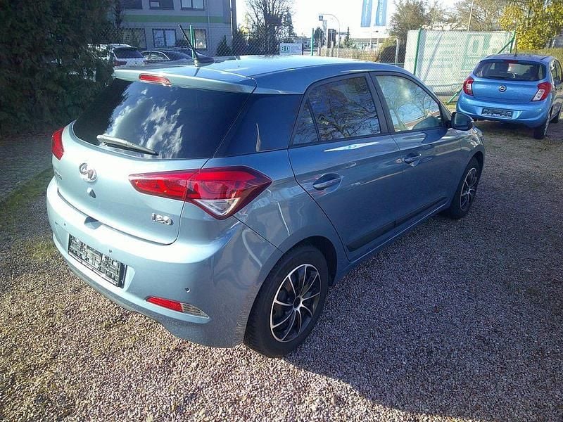 Gebraucht Hyundai i20 YES! 120 PS (88 kW) 2018 Blau Limousine