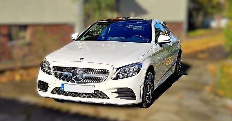 Gebraucht Mercedes C300 AMG 258 PS (189 kW) 2022 Weiß Coupé