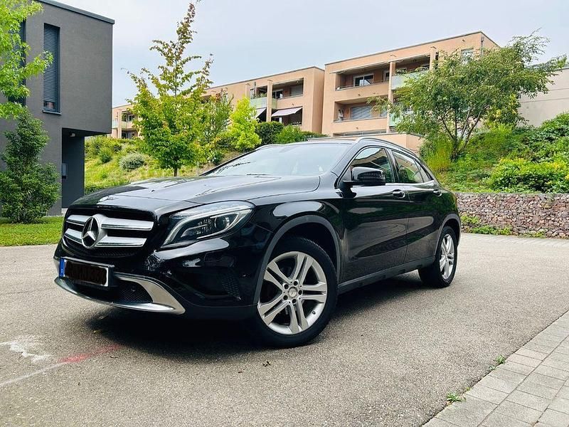 Schwarz Gebraucht 2017 Mercedes GLA200 Urban SUV | 18.800 € (Guter Preis) - Bild 1/4