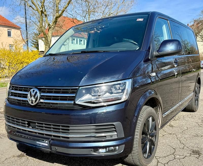 Second-hand VW Multivan Generation Six 150 CP (110 kW) 2017 Albastru Monovolum