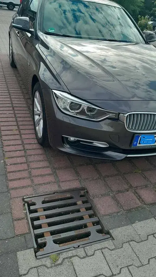 Gebraucht BMW 318 143 PS (105 kW) 2013 Gold Limousine