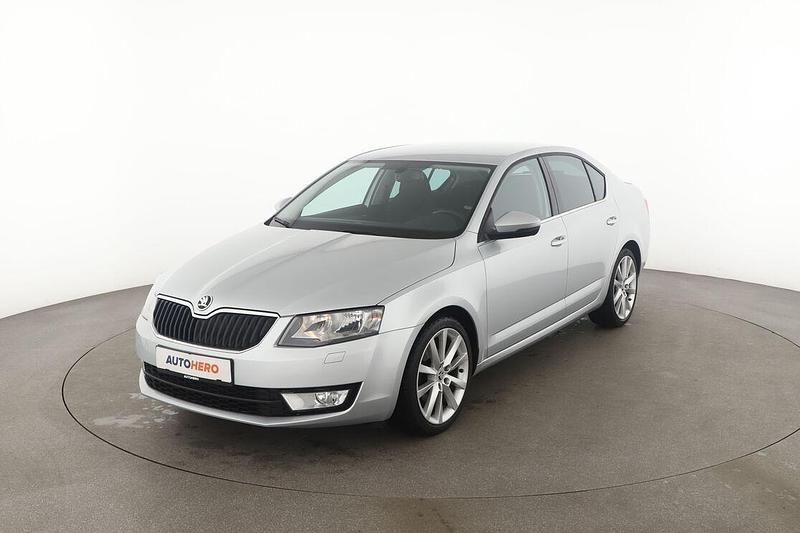 Grau Gebraucht 2015 Skoda Octavia Style Limousine | 14.690 € (Etwas zu teuer) - Bild 1/3