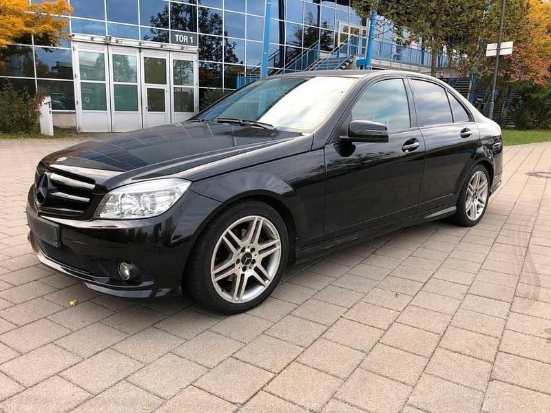 Schwarz Gebraucht 2010 Mercedes C180 Avantgarde Limousine | 4.900 € - Bild 1/4