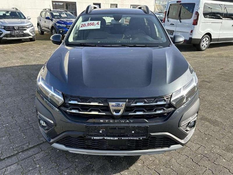 Highland grey Gebraucht 2022 Dacia Sandero Comfort Kleinwagen | 20.950 € - Bild 1/4