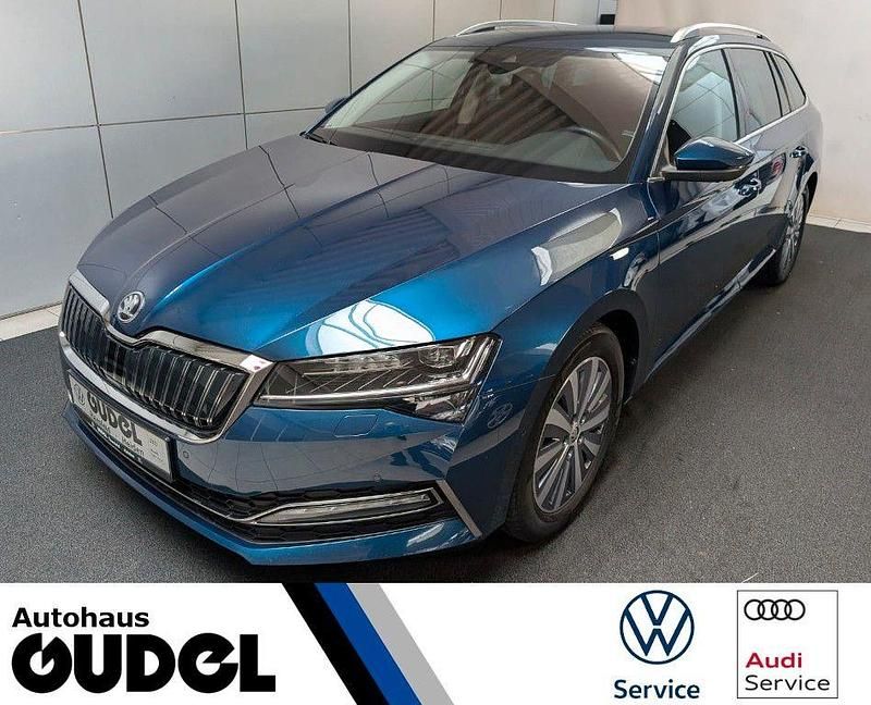 Blau Gebraucht 2022 Skoda Superb Kombi | 23.880 € (Guter Preis) - Bild 1/4