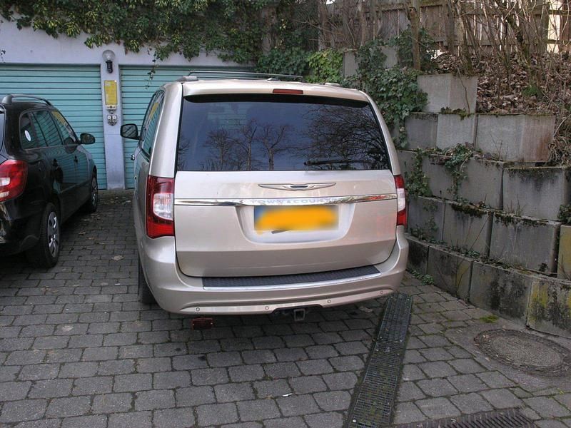 Gebraucht Chrysler Voyager 287 PS (211 kW) 2015 Gold Van / Kleinbus