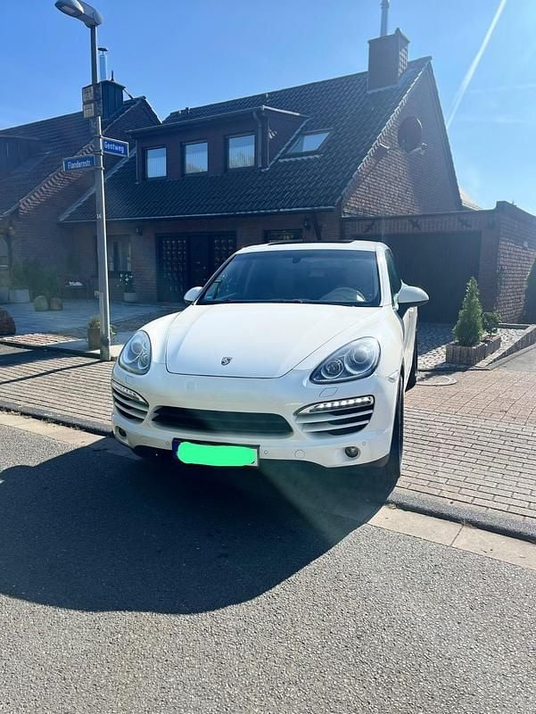 Weiß Gebraucht 2010 Porsche Cayenne Turbo SUV | 14.999 € (Fairer Preis) - Bild 1/4