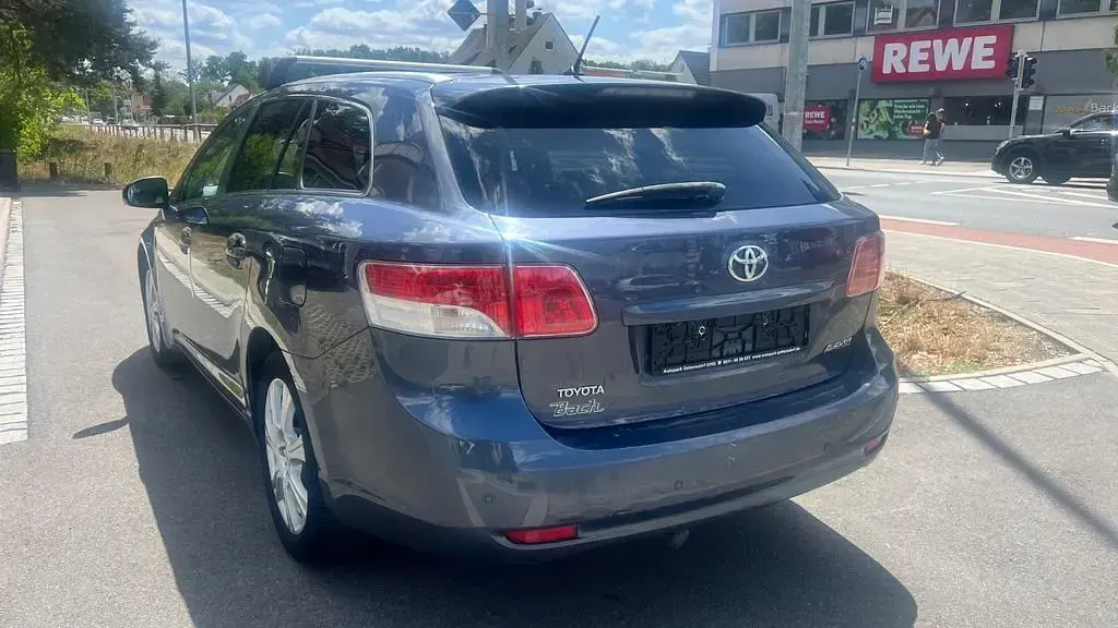 Gebraucht Toyota Avensis 150 PS (110 kW) 2011 Blau Limousine