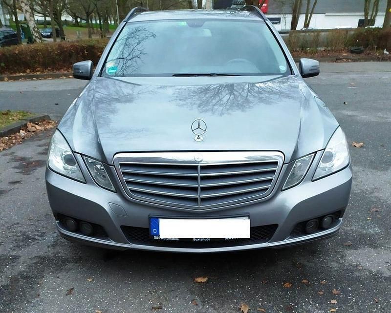 Gebraucht Mercedes E200 136 PS (100 kW) 2011 Grau Kombi