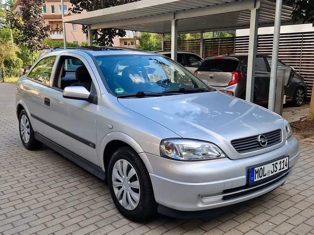 Gebraucht Opel Astra Edition 101 PS (74 kW) 1999 Silber Limousine