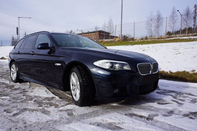 Gebraucht BMW 530 Sport Line 258 PS (189 kW) 2013 Schwarz metallic Kombi