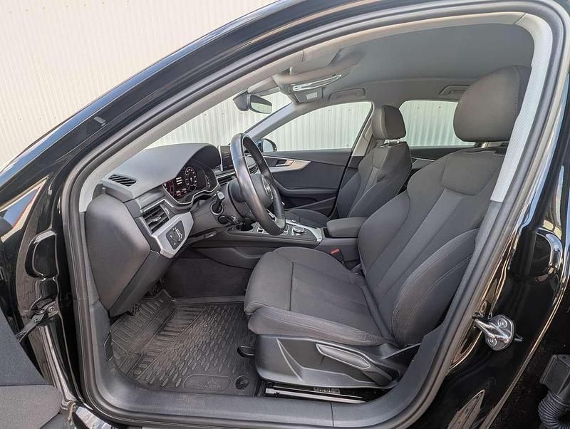 Gebraucht Audi A4 Sport 150 PS (110 kW) 2019 Mythosschwarz metallic Limousine