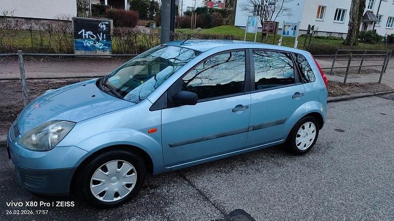 Gebraucht Ford Fiesta Ghia 69 PS (50 kW) 2006 Blau Kleinwagen