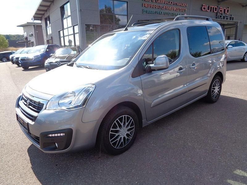 Grau Gebraucht 2016 Peugeot Partner Tepee Allure Van / Kleinbus | 11.800 € (Fairer Preis) - Bild 1/4