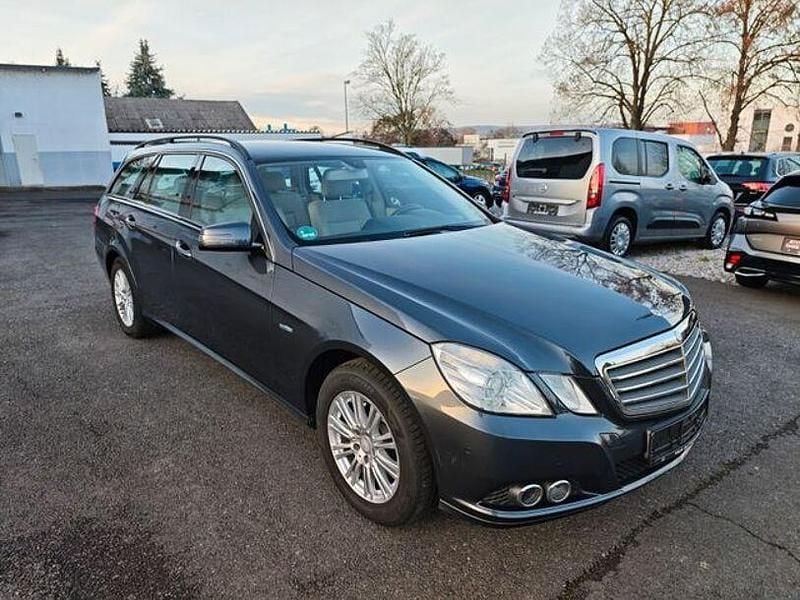 Second-hand Mercedes E200 184 CP (135 kW) 2011 Gri Break