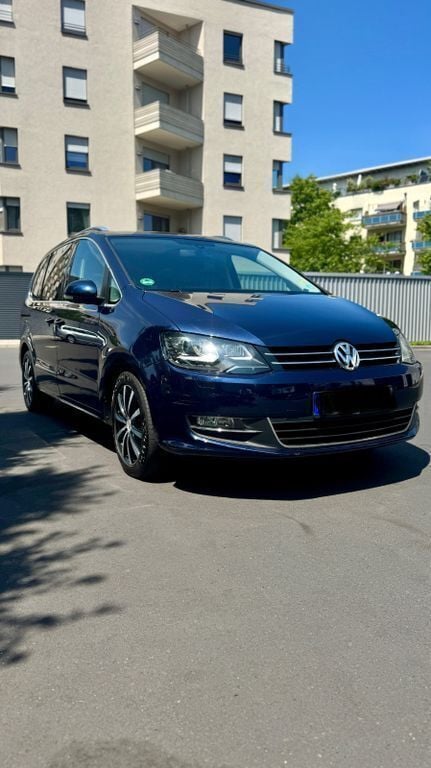 Blau Gebraucht 2011 VW Sharan Highline Van / Kleinbus | 15.999 € (Teuer) - Bild 1/4
